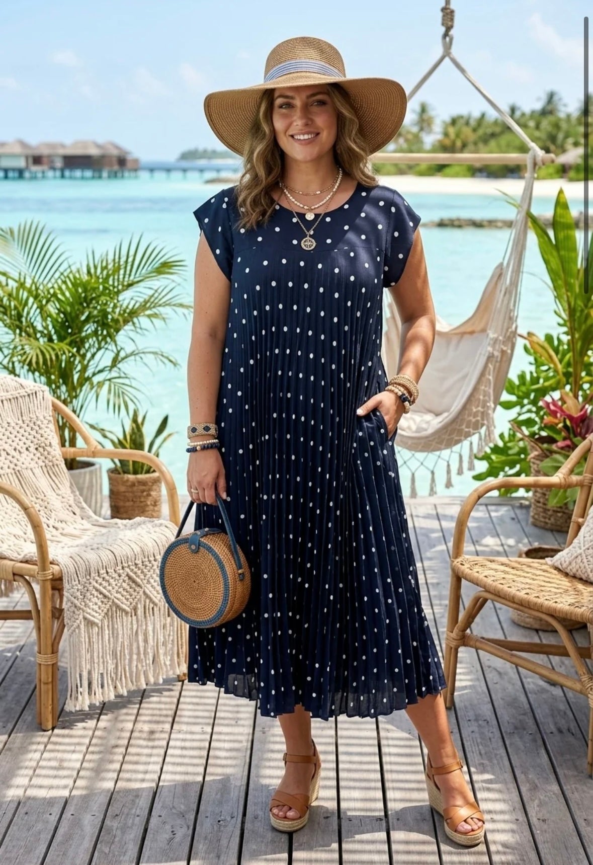 Donna polka dot Stunning pleated non crease dress with pockets.
One size fits 10-18