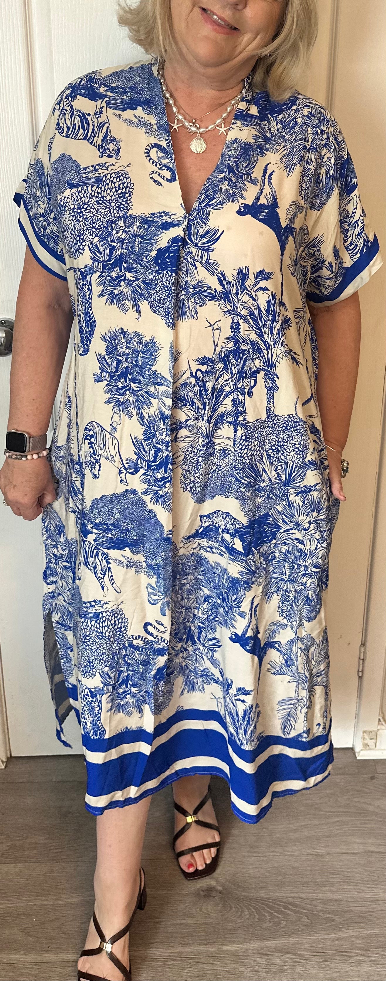 Willow Gorgeous printed dress with pockets and curved hem. 

One size fits 10-18/20

Viscose