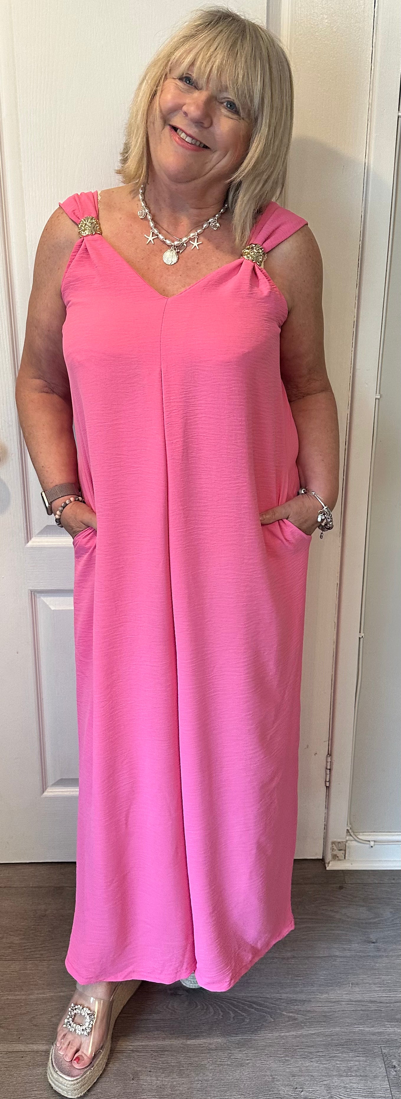 Jenny Stunning non crease flowy jumpsuit with pockets/flattering pleat front and adjustable gold buckle straps. 

One size fits 10-18
Inside leg approx 25 inches