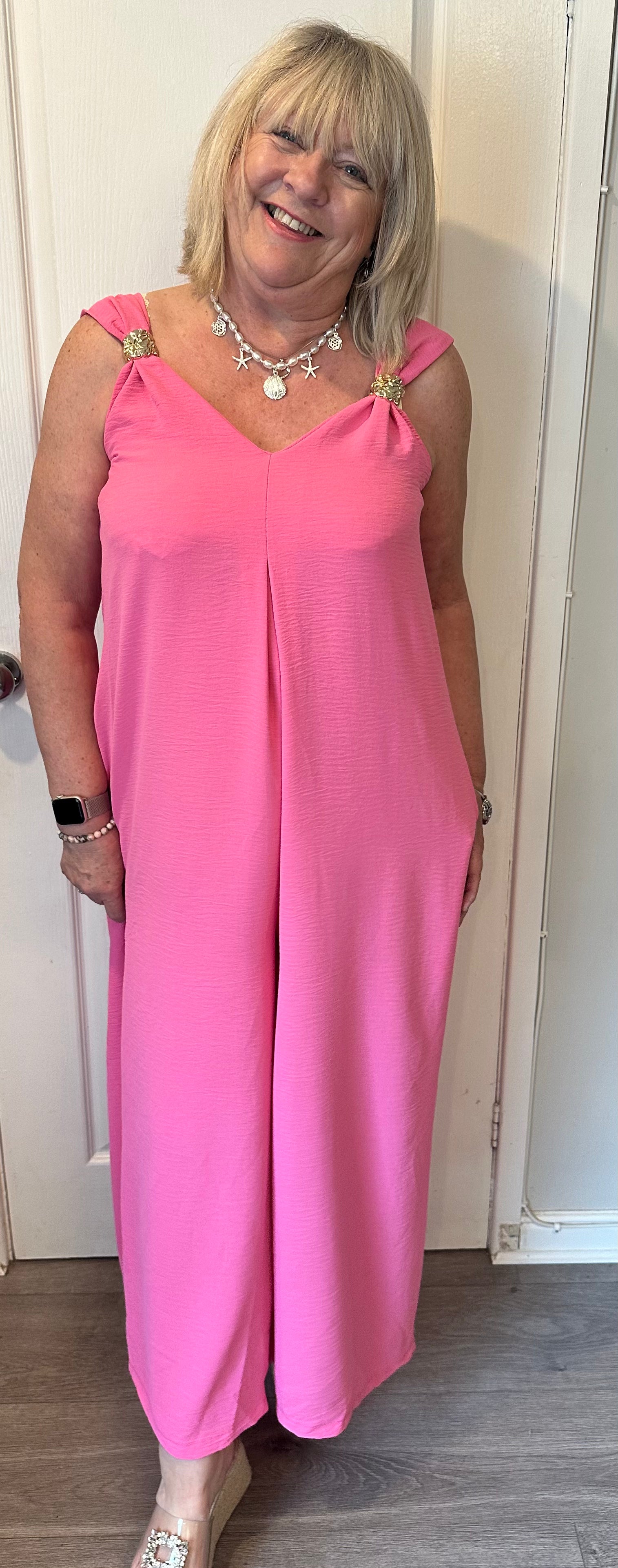 Jenny Stunning non crease flowy jumpsuit with pockets/flattering pleat front and adjustable gold buckle straps. 

One size fits 10-18
Inside leg approx 25 inches