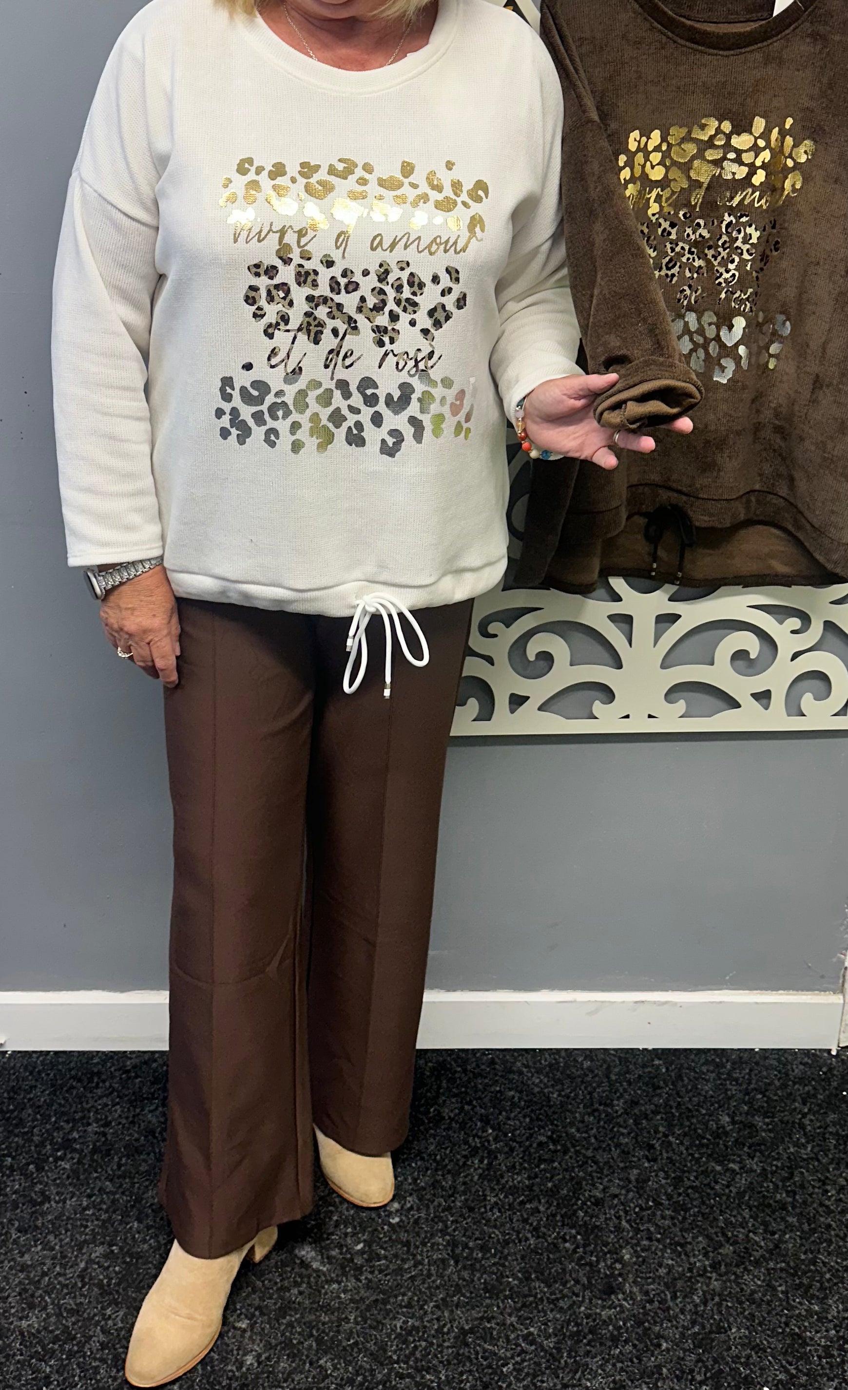 Amour Metallic Leopard Foil Relaxed Jumper
Soft-touch fabric with a relaxed, flattering fit