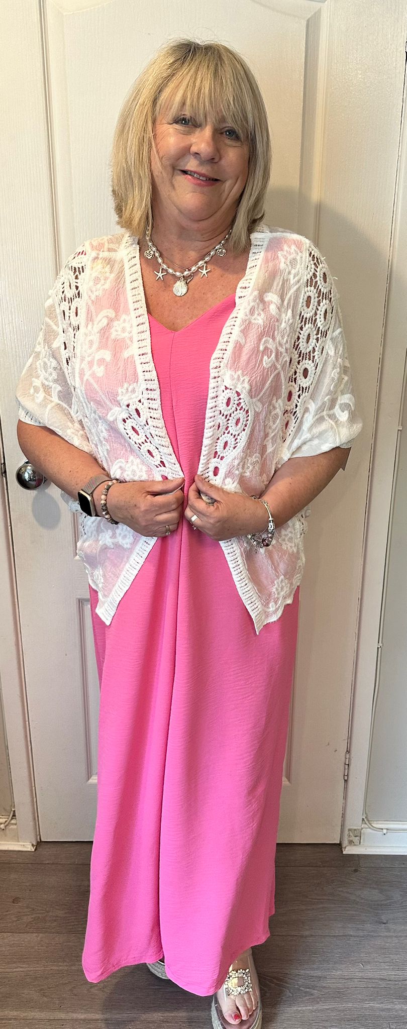 Jenny Stunning non crease flowy jumpsuit with pockets/flattering pleat front and adjustable gold buckle straps. 

One size fits 10-18
Inside leg approx 25 inches